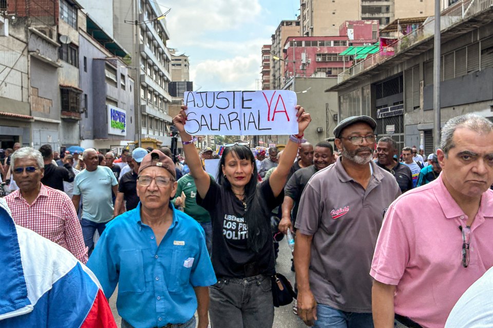 GALERIA | “El salario no alcanza ni para un pan”: mujeres protestaron en Caracas para exigir ingresos dignos