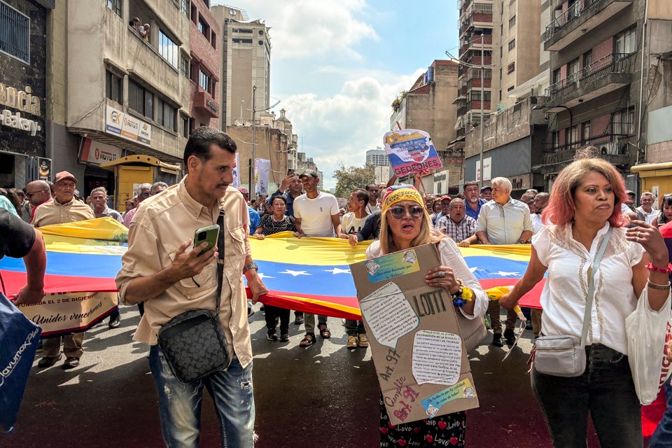 Mujeres trabajadoras, jubiladas y pensionadas se movilizaron este 12 de marzo en Caracas para exigir un mejor salario y pensiones dignas