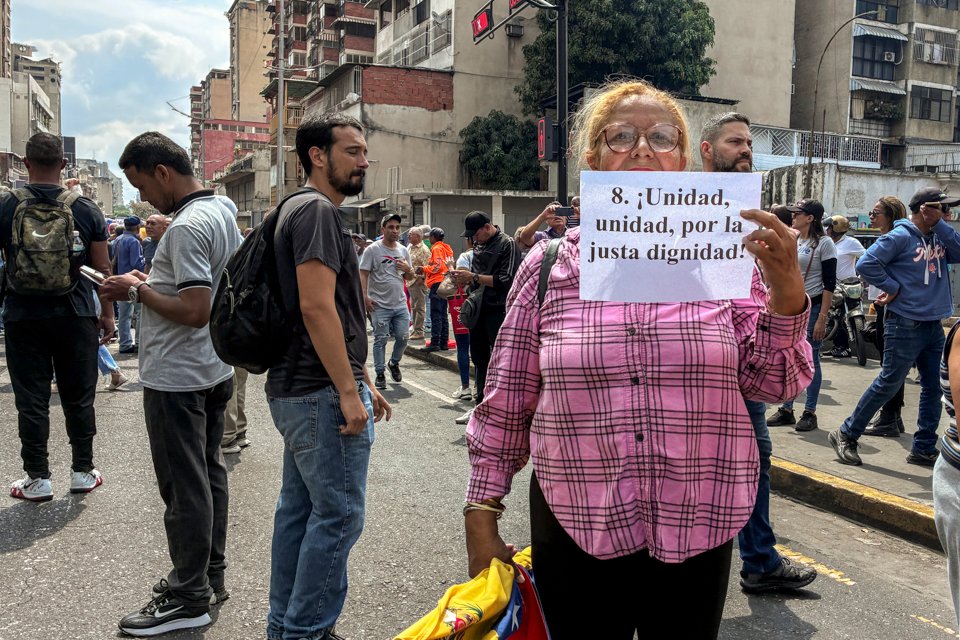 Mujeres trabajadoras, jubiladas y pensionadas se movilizaron este 12 de marzo en Caracas para exigir un mejor salario y pensiones dignas