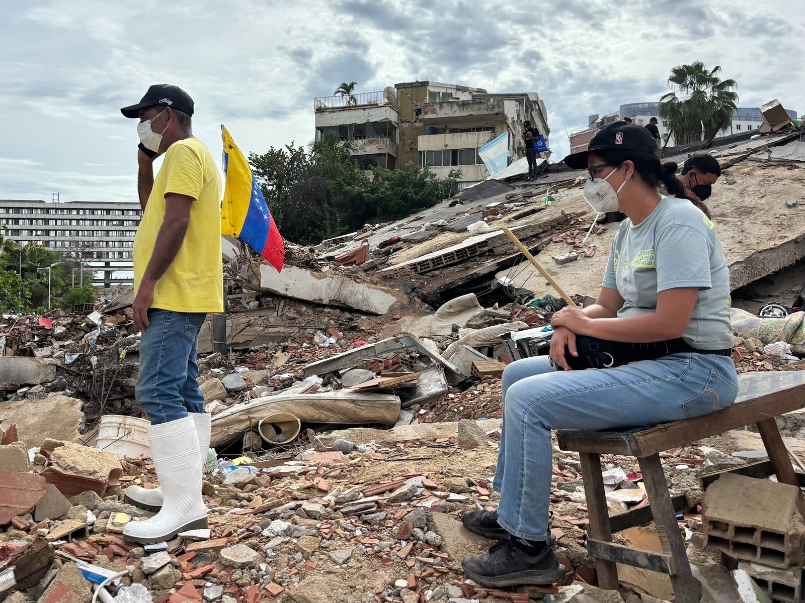 “De aquí no me muevo hasta que aparezca mi hijo”