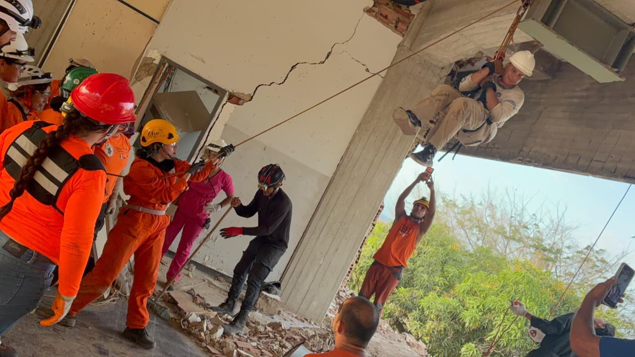Mujeres en las ruinas del terremoto: estrategia, compasión y dignidad frente al riesgo